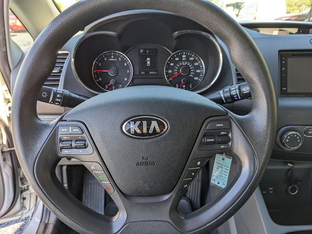 Kia Forte Vehicle Full-screen Gallery Image 22