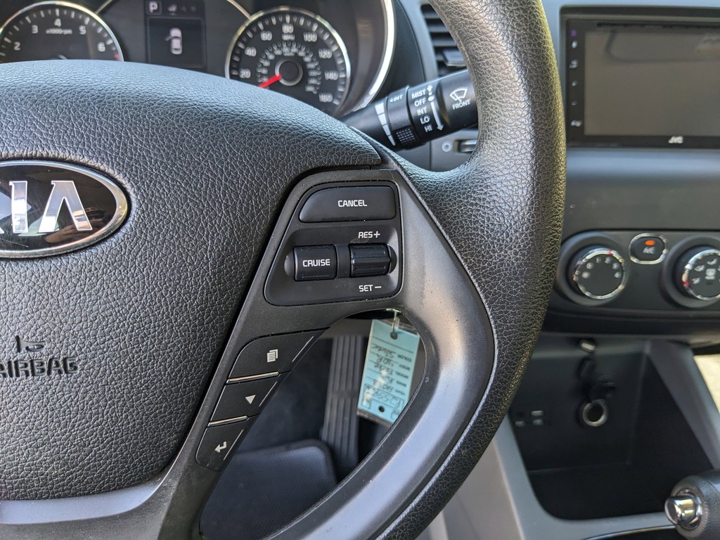 Kia Forte Vehicle Full-screen Gallery Image 24