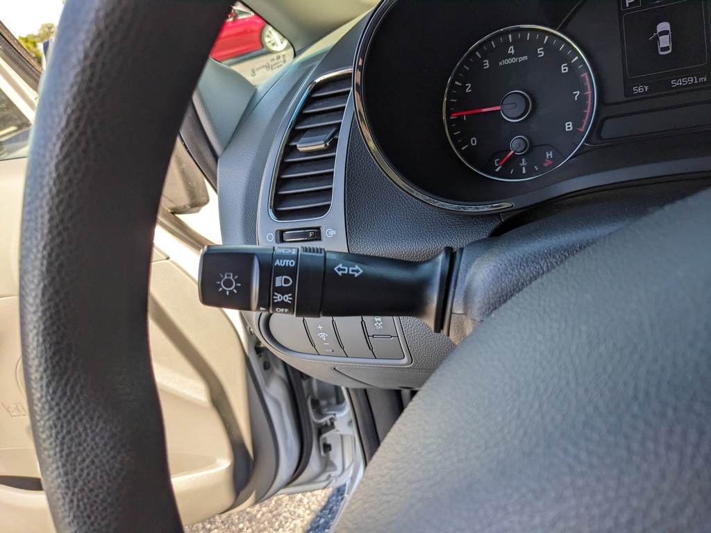 Kia Forte Vehicle Full-screen Gallery Image 25