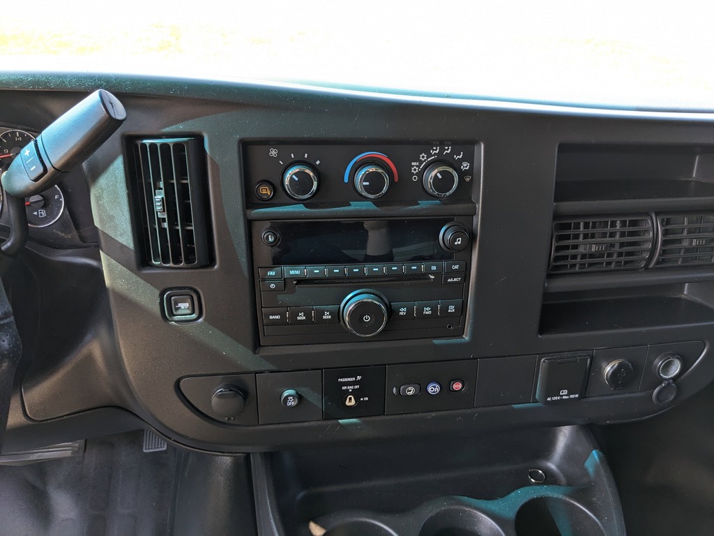 Chevrolet Express Cargo Van Vehicle Full-screen Gallery Image 07