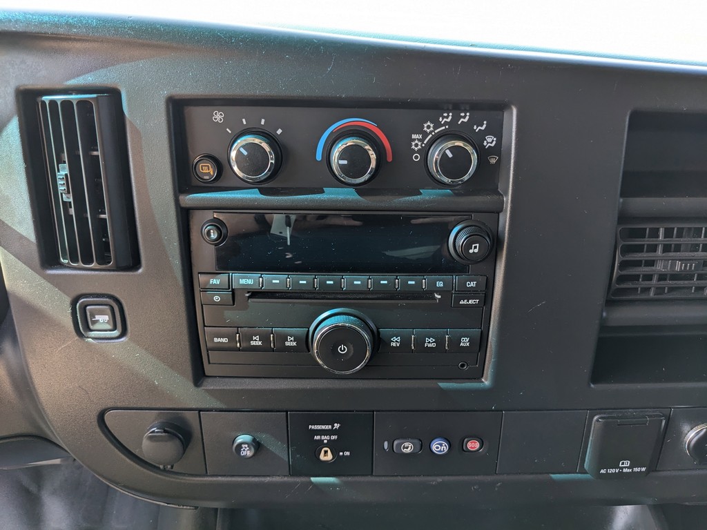 Chevrolet Express Cargo Van Vehicle Full-screen Gallery Image 08