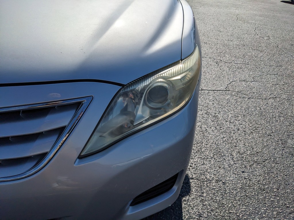 Toyota Camry Vehicle Full-screen Gallery Image 07