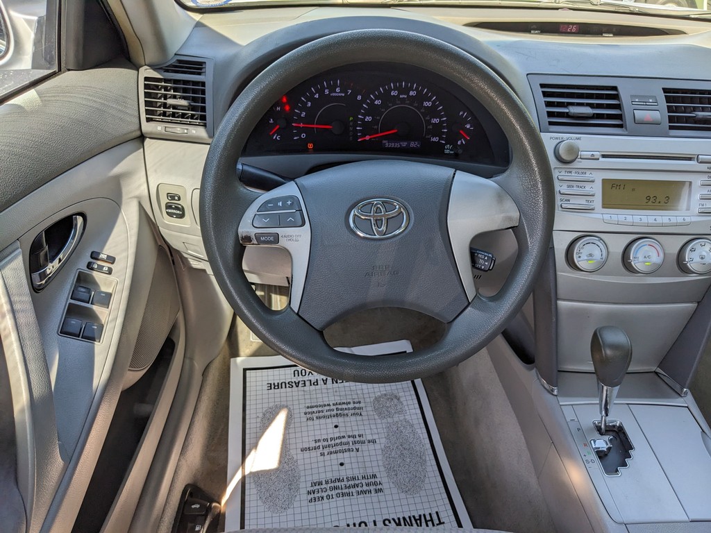 Toyota Camry Vehicle Full-screen Gallery Image 11