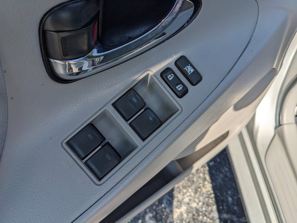 Toyota Camry Vehicle Full-screen Gallery Image 15