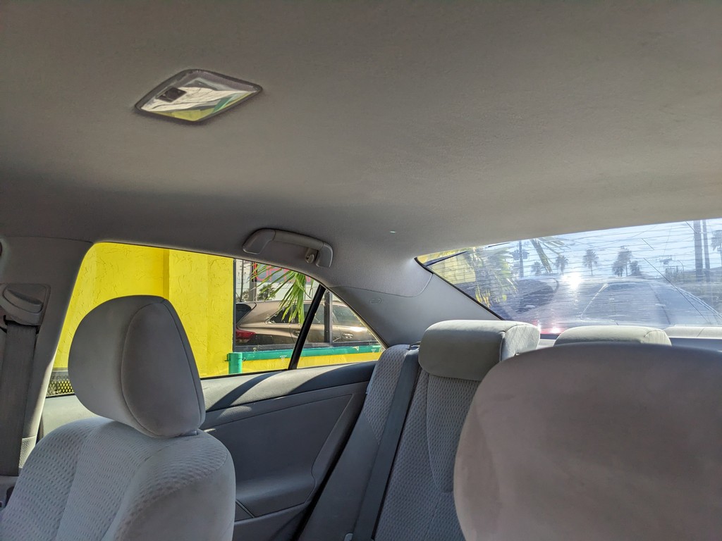 Toyota Camry Vehicle Full-screen Gallery Image 17