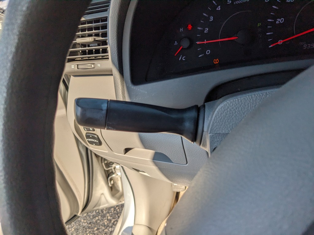 Toyota Camry Vehicle Full-screen Gallery Image 25