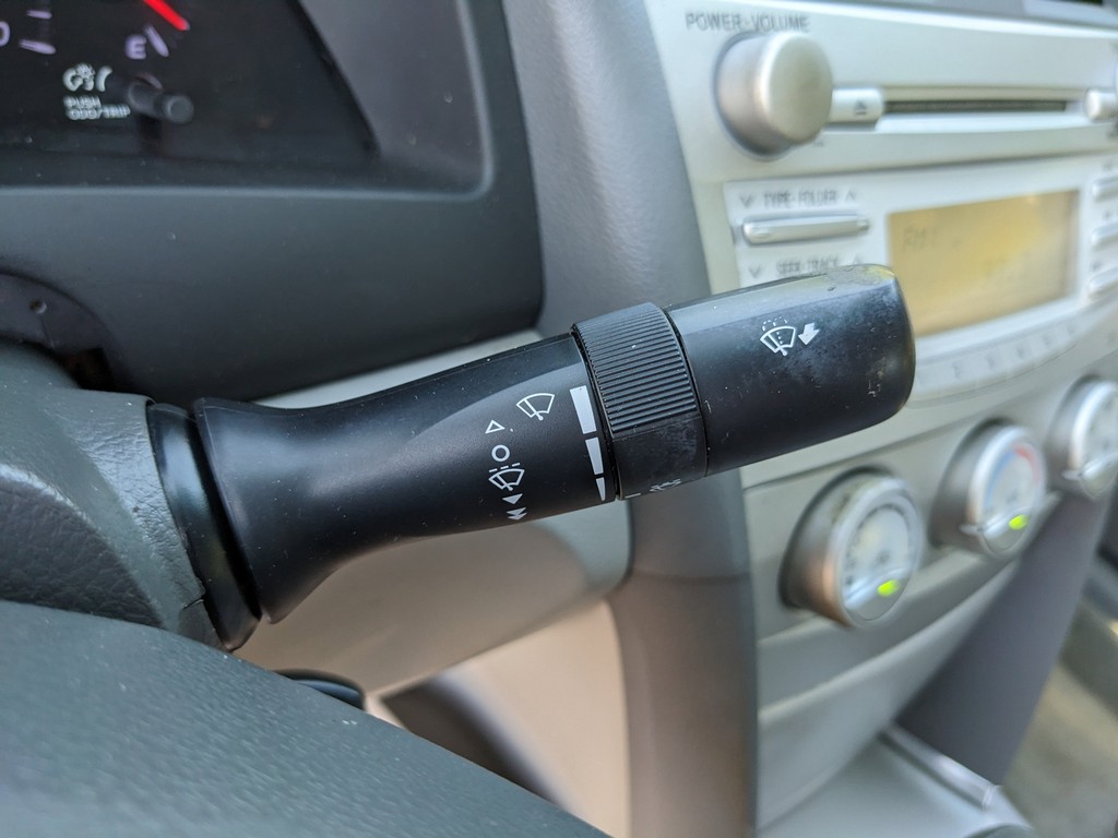 Toyota Camry Vehicle Full-screen Gallery Image 26