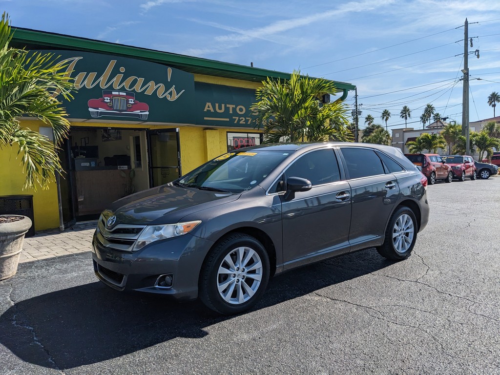 Toyota Venza Vehicle Full-screen Gallery Image 02