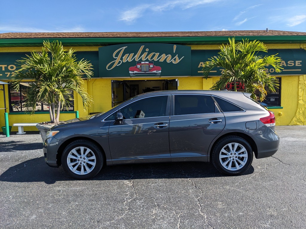 Toyota Venza Vehicle Full-screen Gallery Image 03