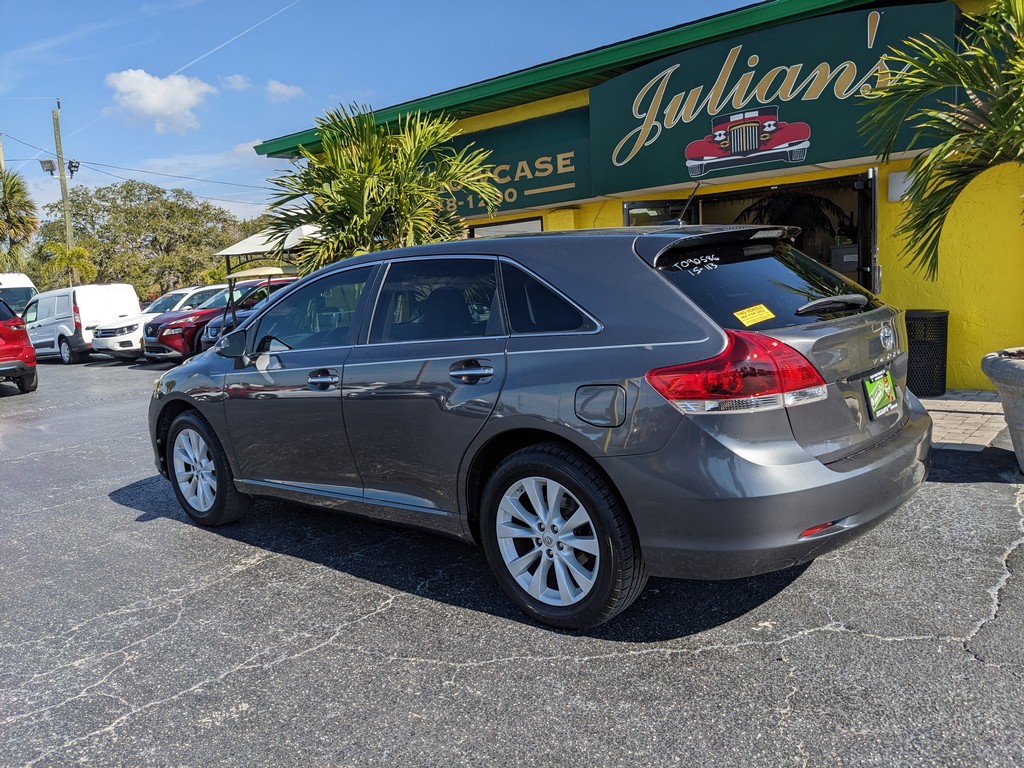Toyota Venza Vehicle Full-screen Gallery Image 04