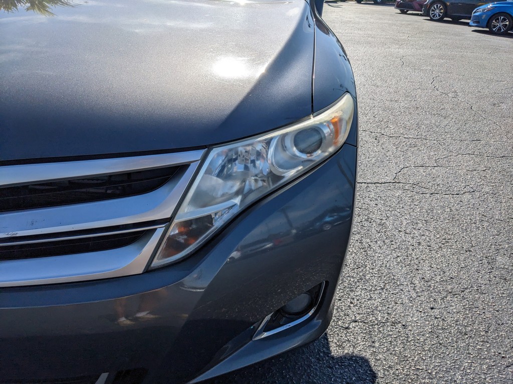 Toyota Venza Vehicle Full-screen Gallery Image 07