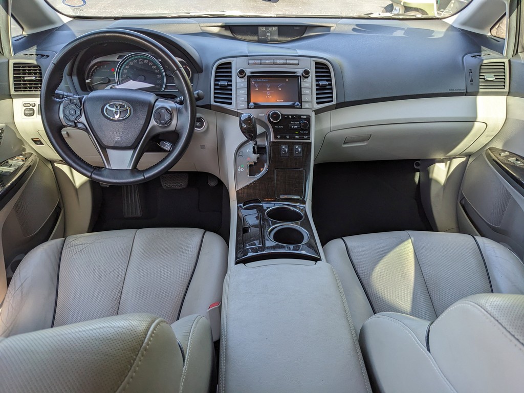Toyota Venza Vehicle Full-screen Gallery Image 11