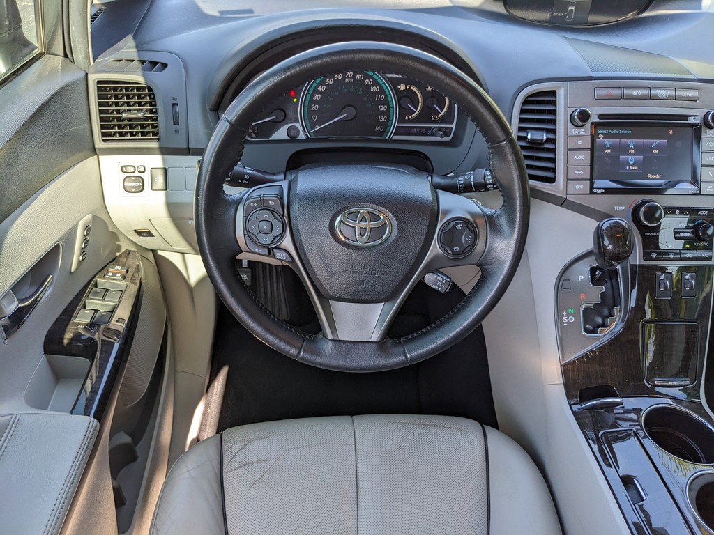 Toyota Venza Vehicle Full-screen Gallery Image 12