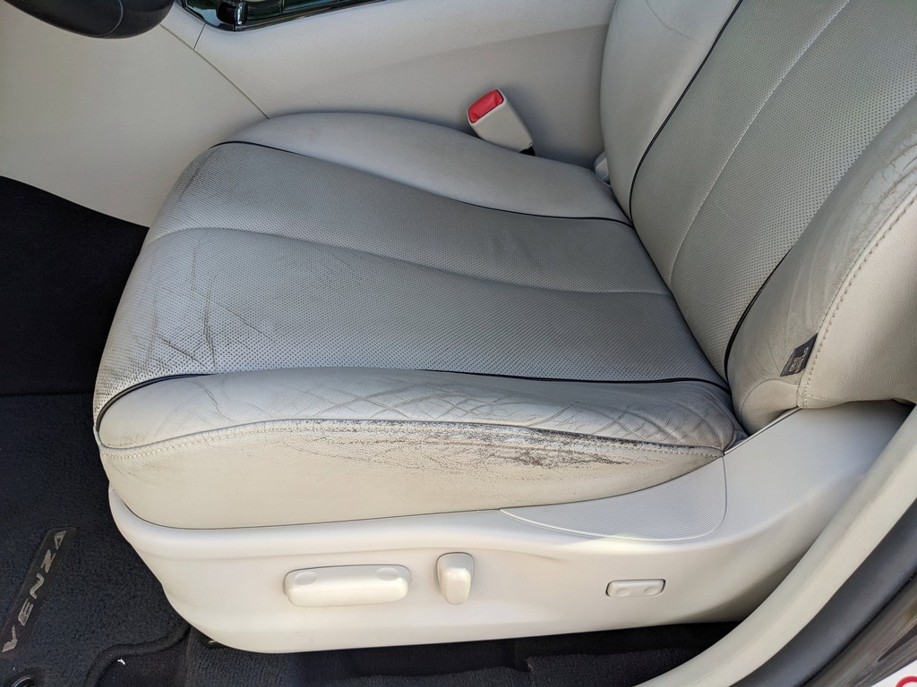 Toyota Venza Vehicle Full-screen Gallery Image 17