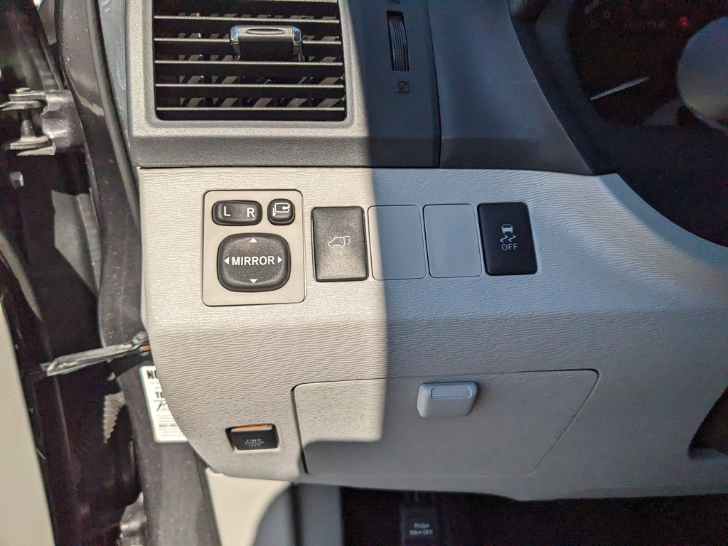 Toyota Venza Vehicle Full-screen Gallery Image 24