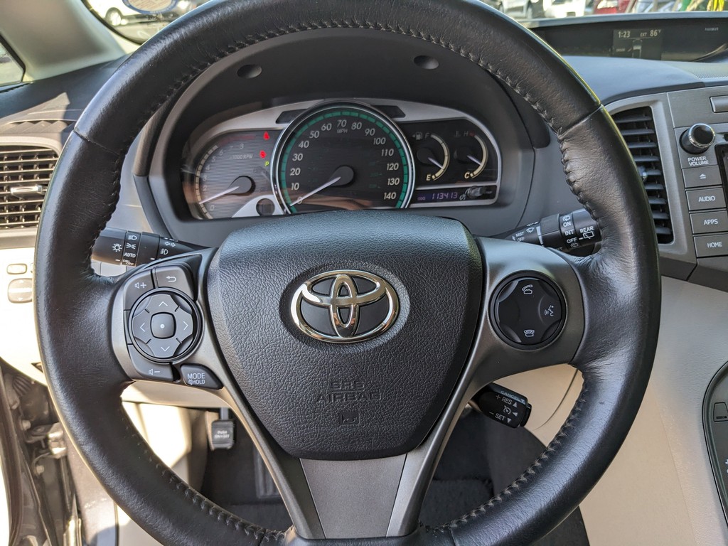 Toyota Venza Vehicle Full-screen Gallery Image 25