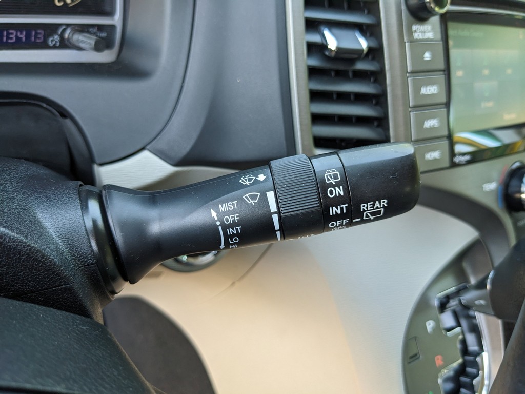 Toyota Venza Vehicle Full-screen Gallery Image 29