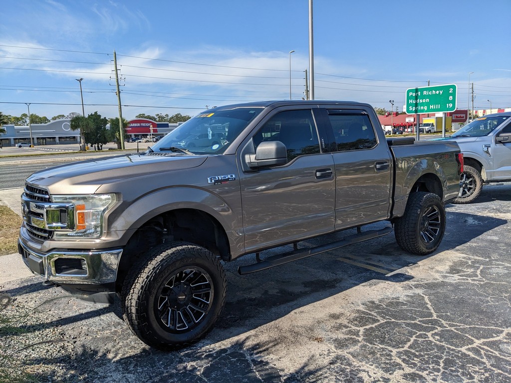Ford F-150 Vehicle Full-screen Gallery Image 02