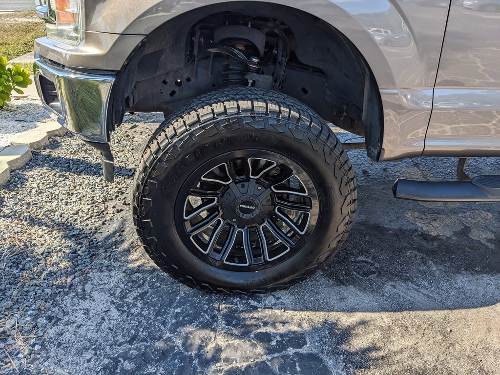 Ford F-150 Vehicle Full-screen Gallery Image 03