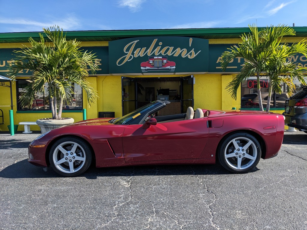 Chevrolet Corvette Vehicle Full-screen Gallery Image 04