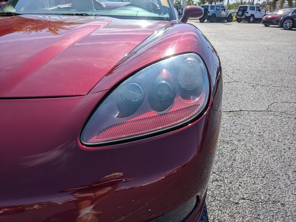 Chevrolet Corvette Vehicle Full-screen Gallery Image 09