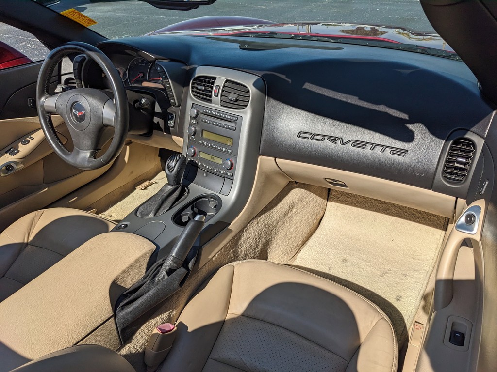 Chevrolet Corvette Vehicle Full-screen Gallery Image 11