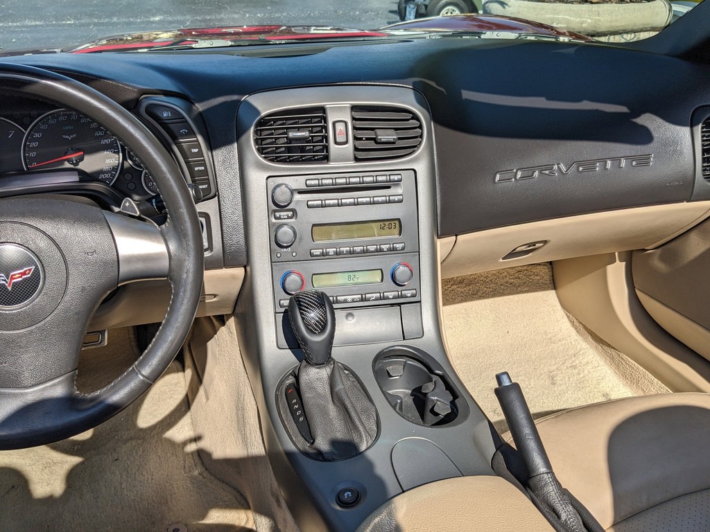 Chevrolet Corvette Vehicle Full-screen Gallery Image 14