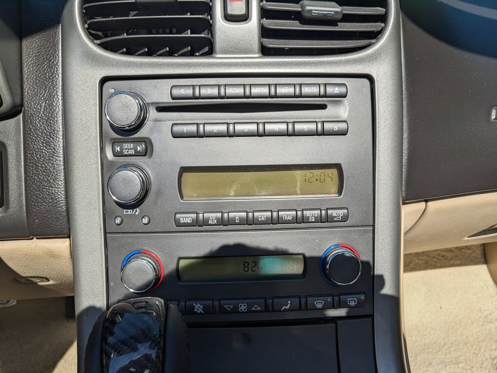 Chevrolet Corvette Vehicle Full-screen Gallery Image 20