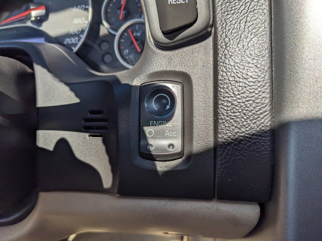 Chevrolet Corvette Vehicle Full-screen Gallery Image 22