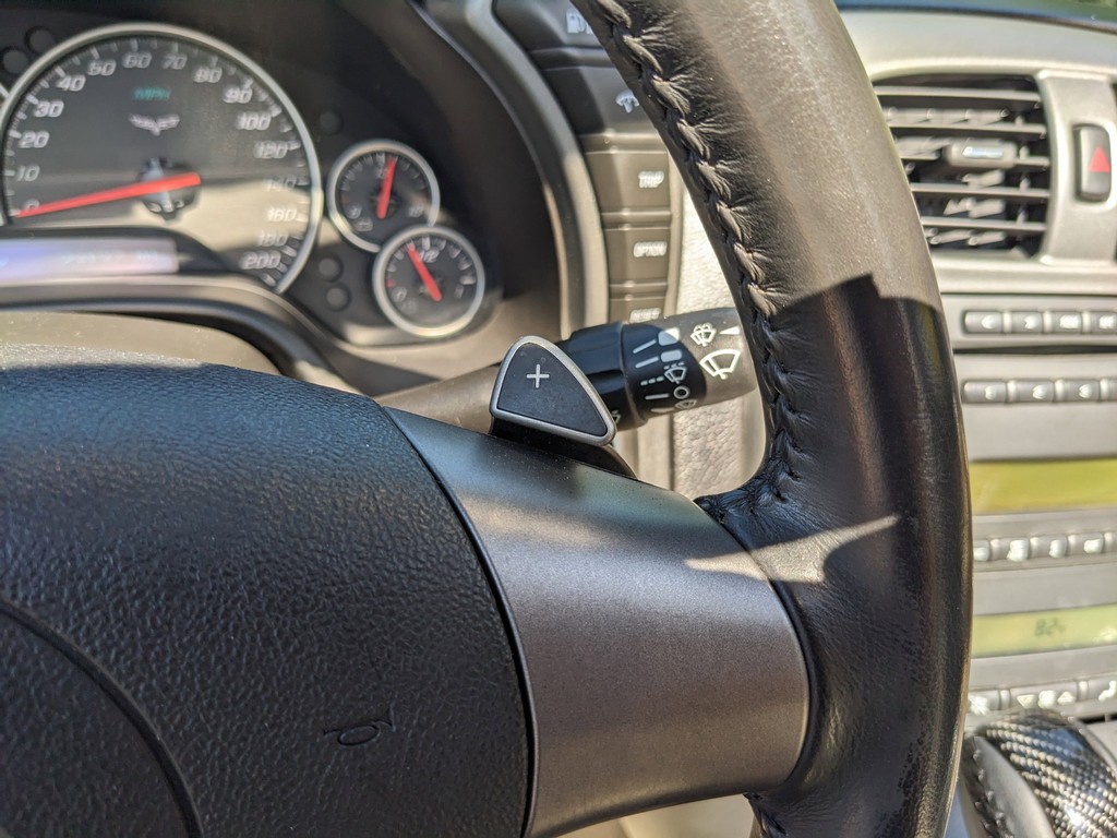 Chevrolet Corvette Vehicle Full-screen Gallery Image 27