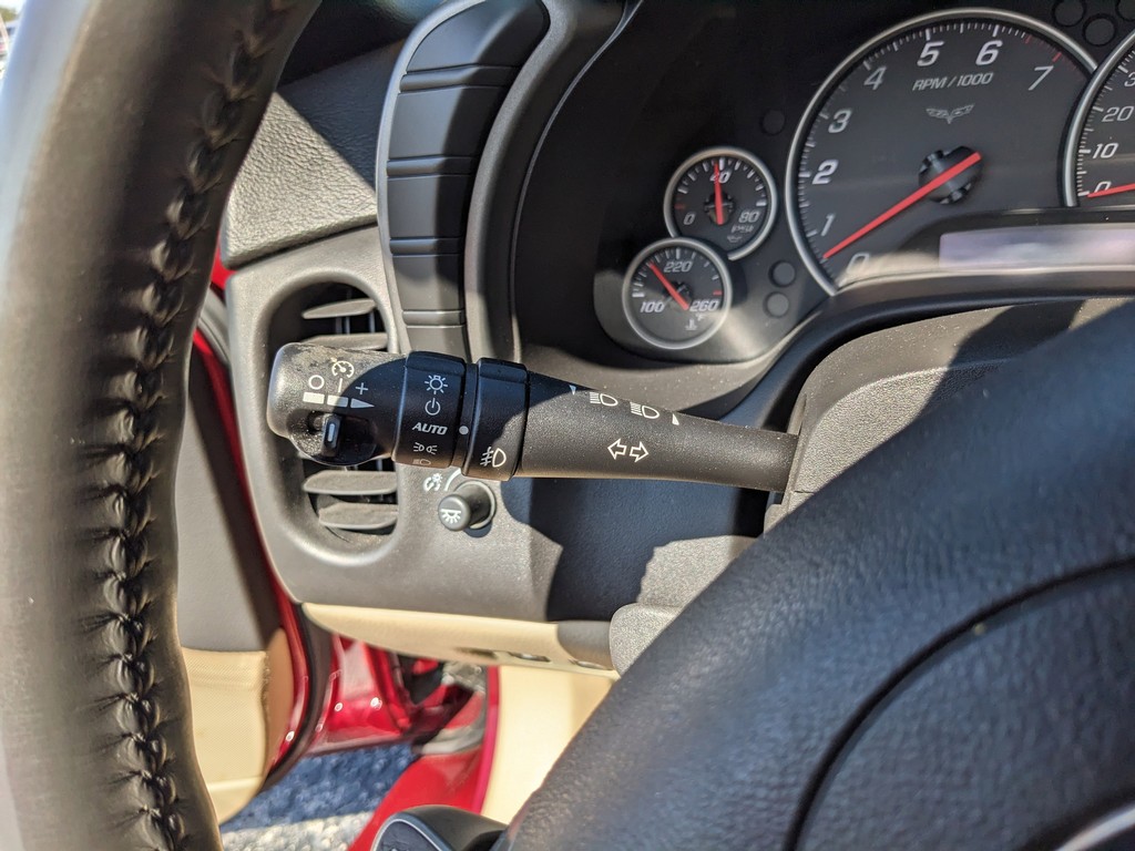 Chevrolet Corvette Vehicle Full-screen Gallery Image 28