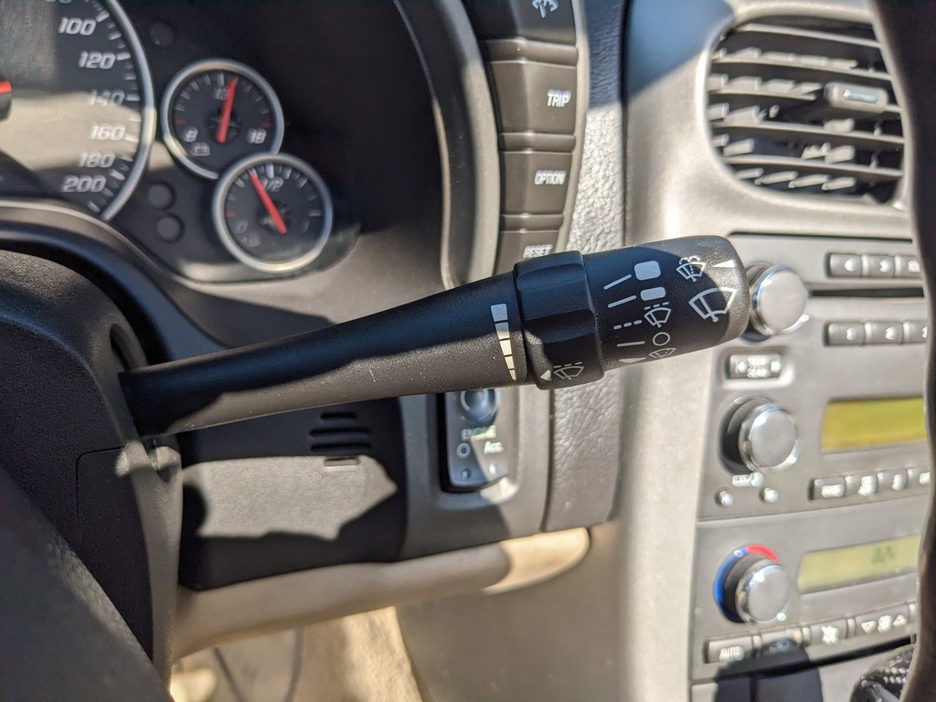 Chevrolet Corvette Vehicle Full-screen Gallery Image 29