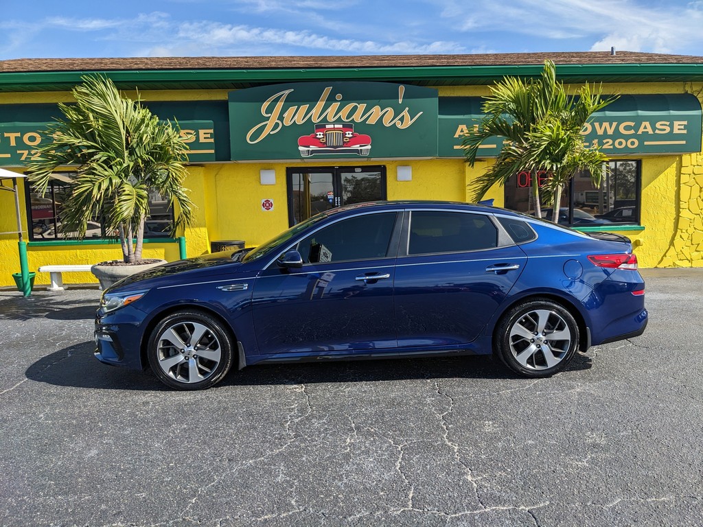 Kia Optima Vehicle Full-screen Gallery Image 03