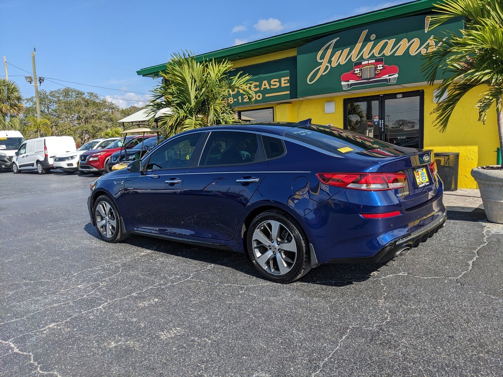 Kia Optima Vehicle Full-screen Gallery Image 04