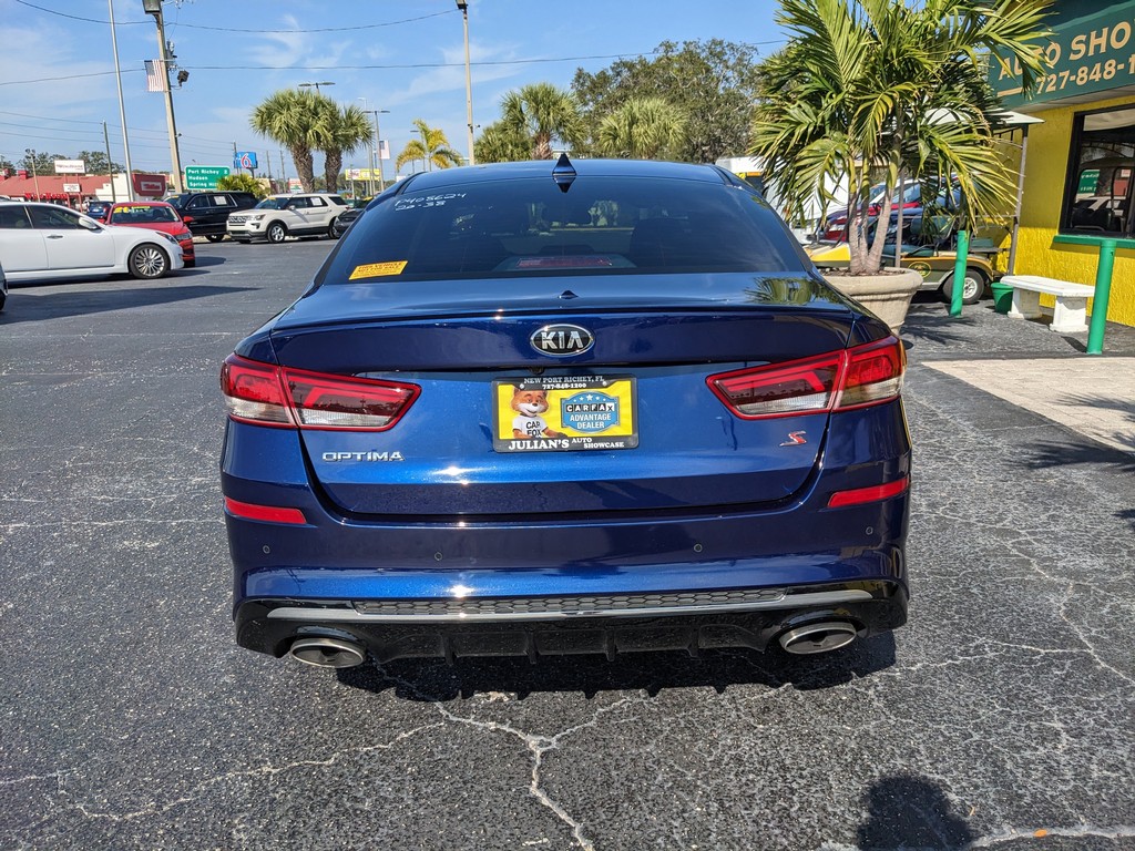 Kia Optima Vehicle Full-screen Gallery Image 05