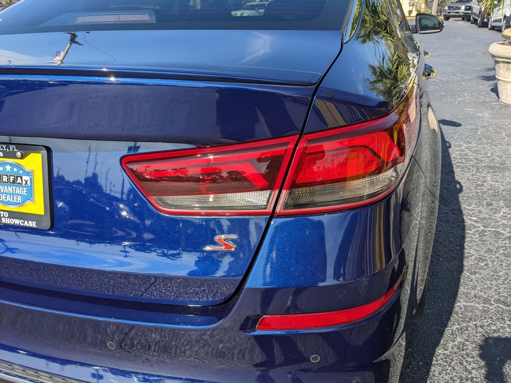 Kia Optima Vehicle Full-screen Gallery Image 08