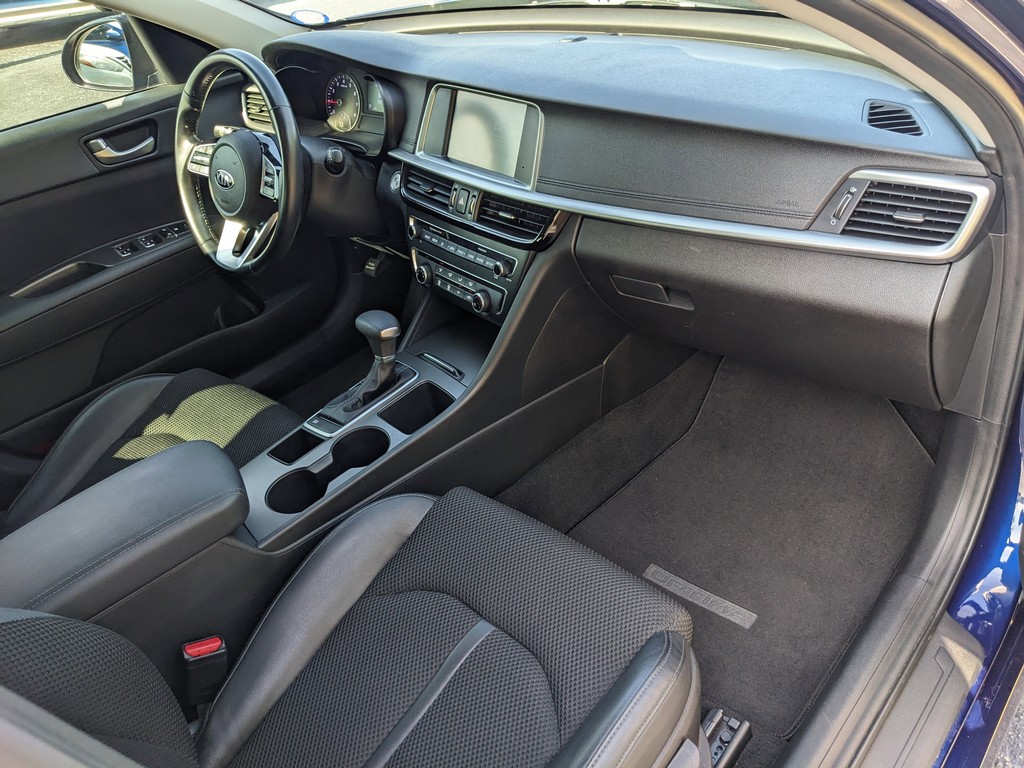 Kia Optima Vehicle Full-screen Gallery Image 10
