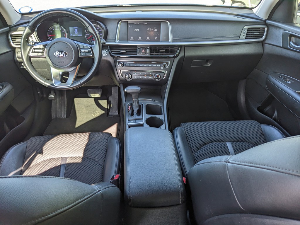 Kia Optima Vehicle Full-screen Gallery Image 11