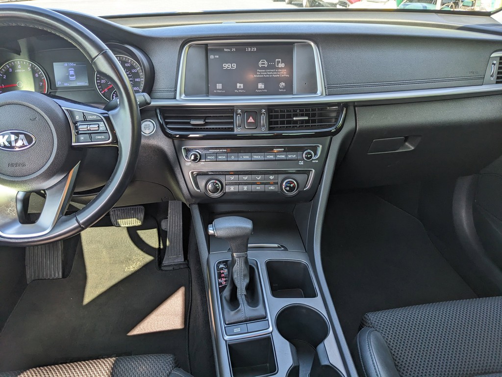 Kia Optima Vehicle Full-screen Gallery Image 13