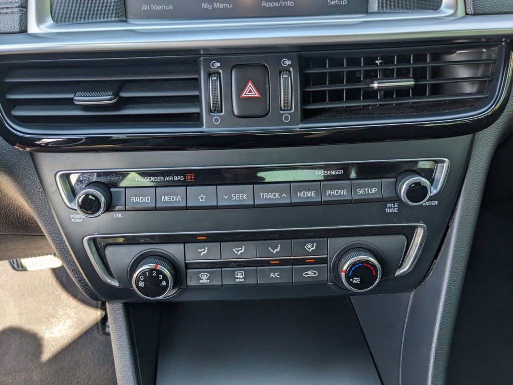 Kia Optima Vehicle Full-screen Gallery Image 21