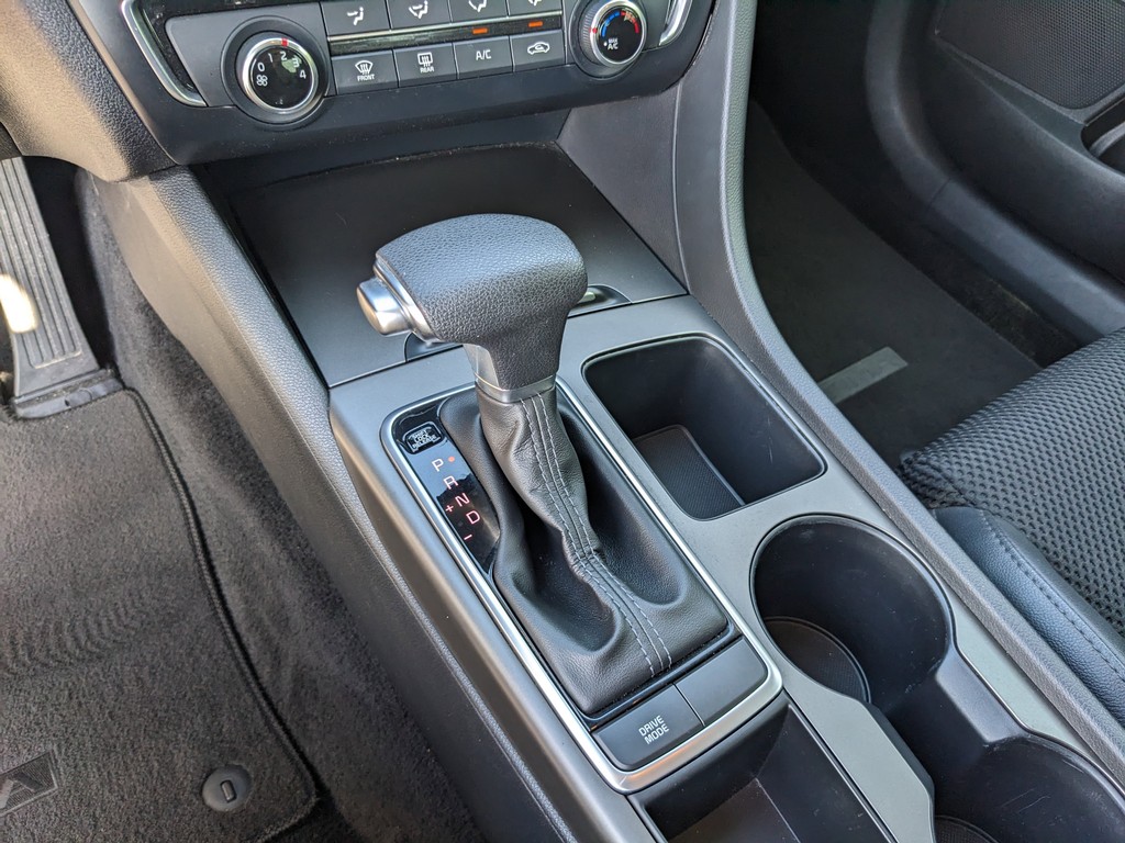 Kia Optima Vehicle Full-screen Gallery Image 22