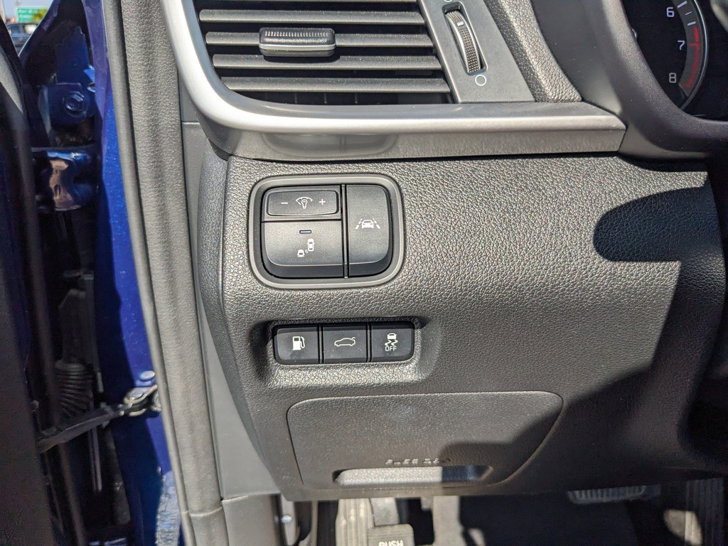 Kia Optima Vehicle Full-screen Gallery Image 24