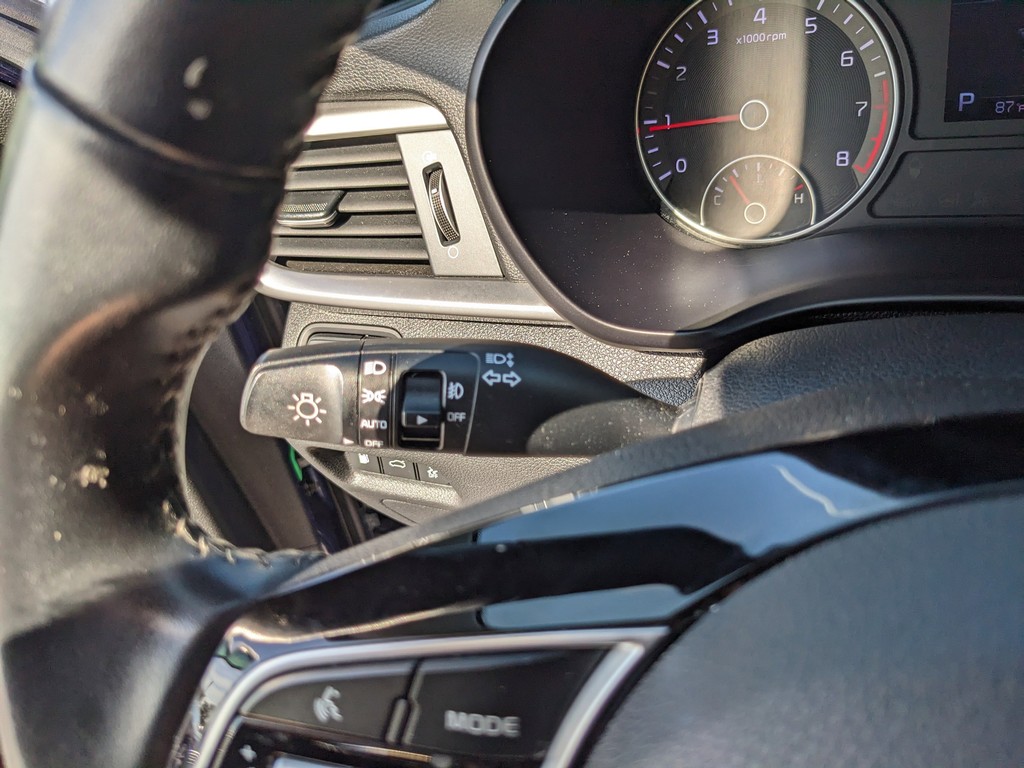 Kia Optima Vehicle Full-screen Gallery Image 28