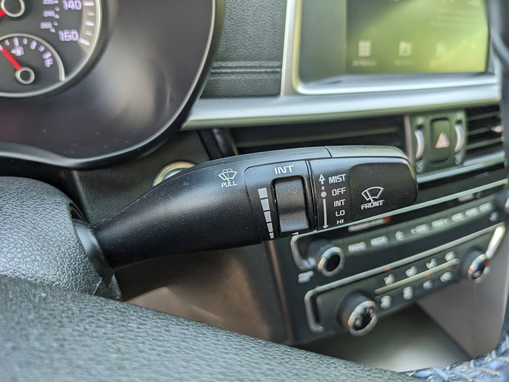 Kia Optima Vehicle Full-screen Gallery Image 29