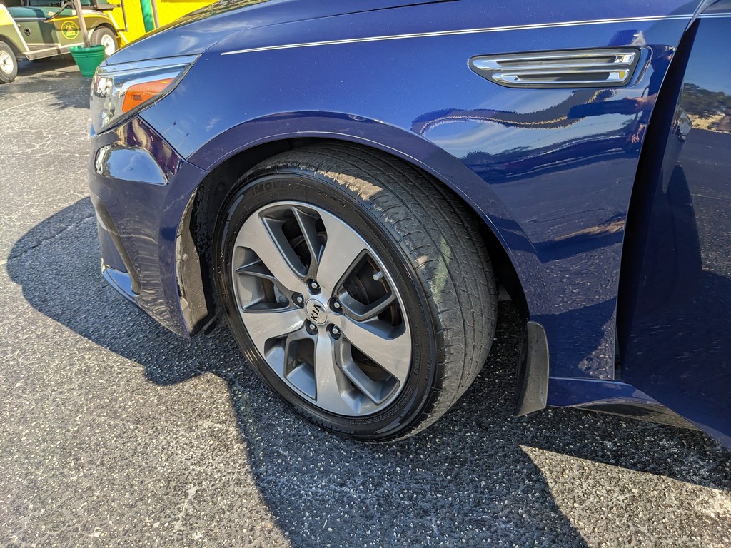 Kia Optima Vehicle Full-screen Gallery Image 31