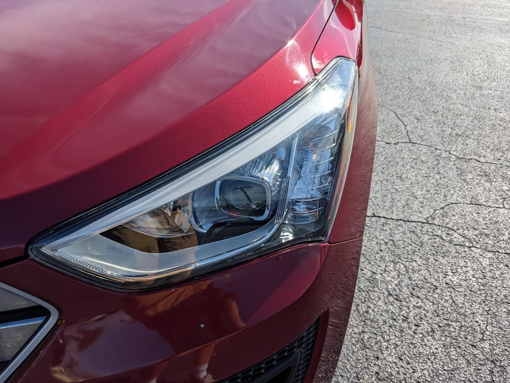 Hyundai Santa Fe Sport Vehicle Full-screen Gallery Image 07