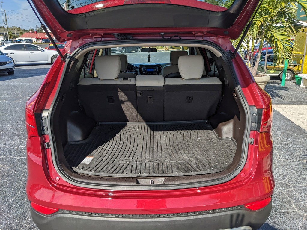 Hyundai Santa Fe Sport Vehicle Full-screen Gallery Image 09