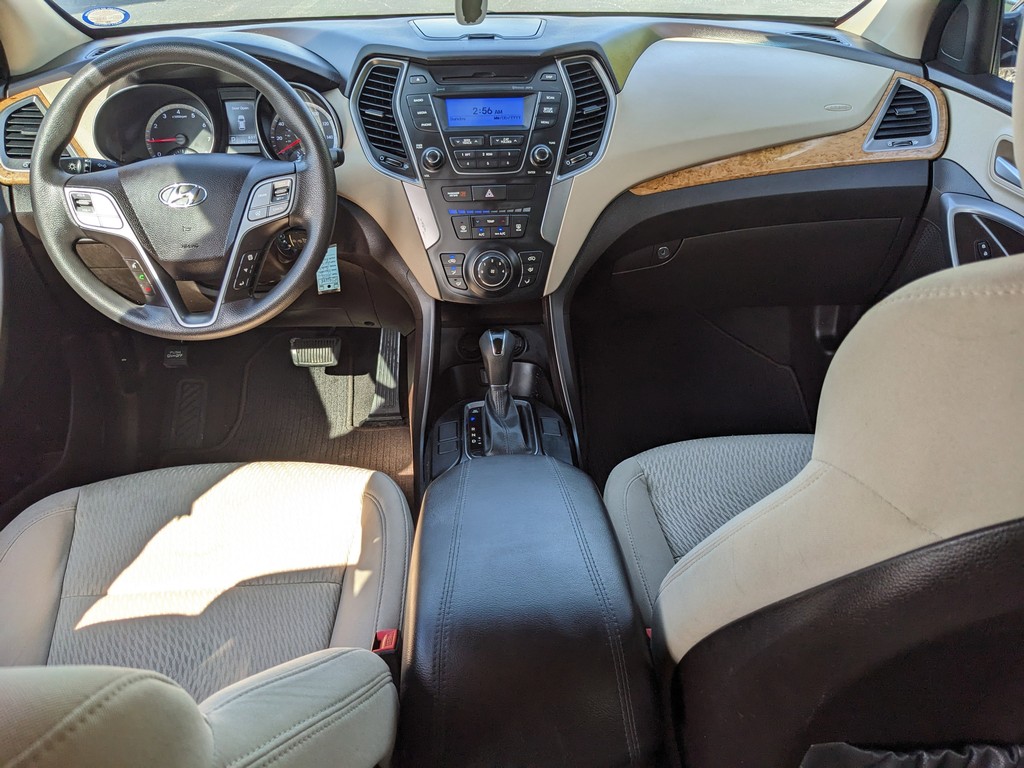 Hyundai Santa Fe Sport Vehicle Full-screen Gallery Image 11