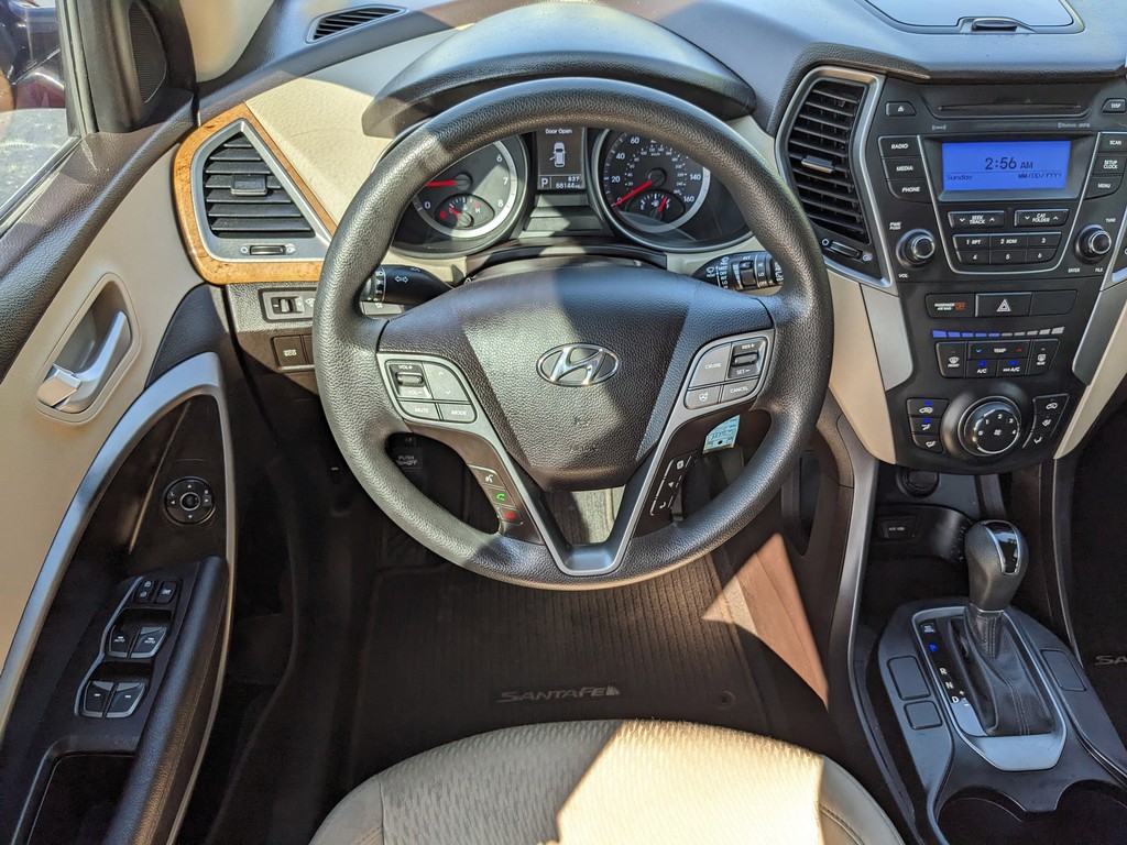 Hyundai Santa Fe Sport Vehicle Full-screen Gallery Image 12