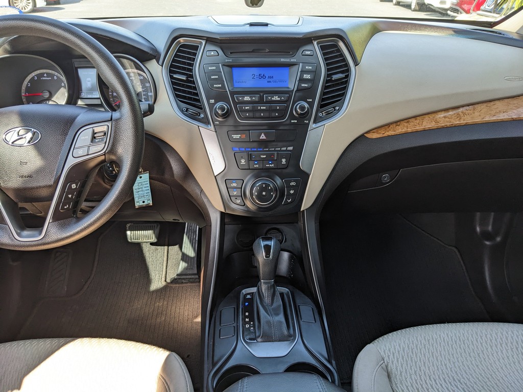 Hyundai Santa Fe Sport Vehicle Full-screen Gallery Image 13